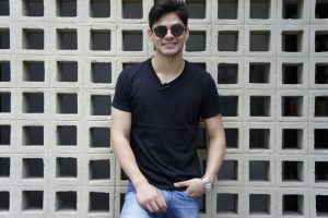 Show ‘Cócegas no cérebro’ de Lucas Veloso encerra lote de ingressos