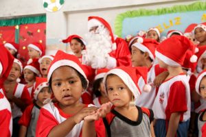 Presentes do Papai Noel nos Correios devem ser entregues até esta segunda