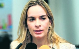 Daniella apresenta emenda para livrar religiosos de punições por homofobia