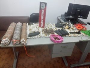 Grupo abandona carro com mais de 90 explosivos e munições no Sertão da PB