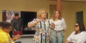 Prefeita demite todos prestadores de serviços e corta gratificação de comissionados