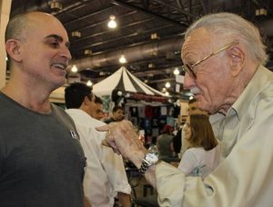 ‘Sem ele, eu estaria fazendo outra coisa’, diz Mike Deodato sobre Stan Lee