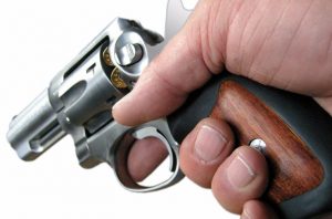 Bolsonaro assina nesta terça decreto que flexibiliza posse de armas de fogo