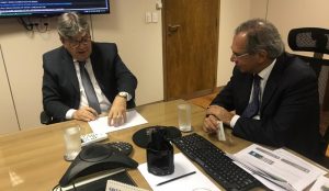 João vai a Brasília para assinar empréstimo com o Banco Mundial