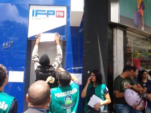 Após reclamações de alunos, escola profissionalizante é interditada em Campina Grande