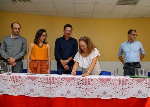 Secretários de Educação assinam convênio que destina R$ 4 milhões para 103 escolas