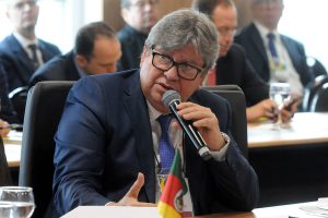 Governadores cobram aumento do repasse do Fundeb; confira a carta