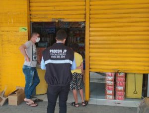 Procon fecha três estabelecimento e notifica mais de 50 em JP durante mês de junho