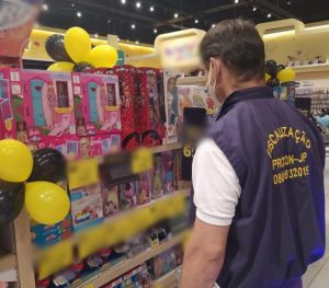 Quatro lojas são autuadas e sete são notificadas durante a Black Friday, em JP e CG