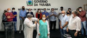 João responde com humor após ser ‘confundido’ com enfermeira da vacina da Covid-19