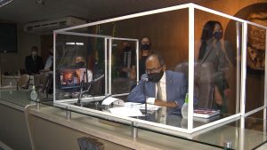 Câmara de CG retoma sessões presenciais com funcionários afastados