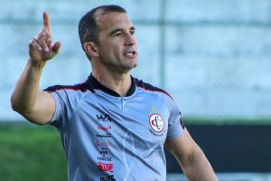 Técnico do Campinense, Ranielle Ribeiro é submetido a cateterismo e ficará sob observação