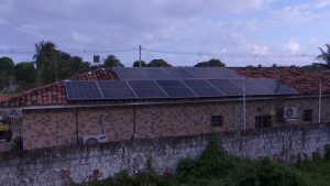 Paraibanos instalam placas de energia solar em casa e comemoram por economizar enquanto ajudam o meio ambiente
