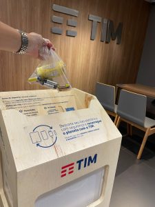 TIM reformula programa de coleta de lixo eletrônico em suas lojas