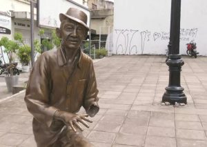 Estátua de Jackson do Pandeiro tem uma das mãos furtada, em João Pessoa