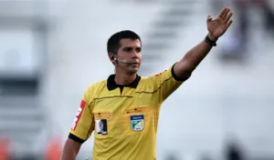 Campinense x Botafogo-PB terá VAR, trio de árbitros Fifa e assistente escalado para a Copa do Mundo de 2022