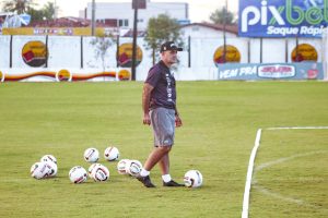 Itamar Schülle deve fazer mudanças no meio-campo do Botafogo-PB contra o Manaus