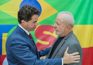 Notícias de hoje: Lula em Campina Grande, Censo 2022, e nova polêmica da Balenciaga