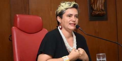 Adjany se compromete a enfrentar os monopólios de transporte coletivo