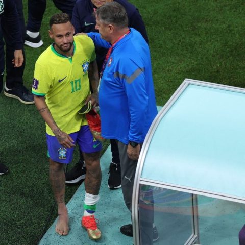 Neymar e Danilo estão fora da fase de grupos da Copa do Mundo