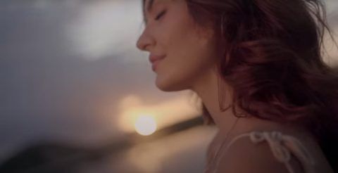 Mayana Neiva lança música nova ‘Marca-passo’ com visualizer gravado no Sertão da PB