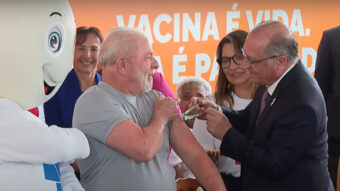 Imagem de Alckmin vacinando Lula é um alívio para quem viveu sob o negacionismo de Bolsonaro