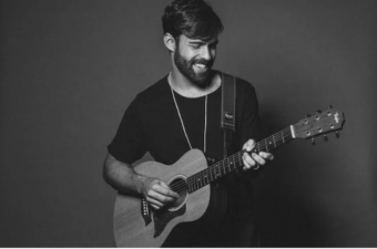 Cantor paraibano esclarece que não tem relação com mala milionária apreendida pela PF