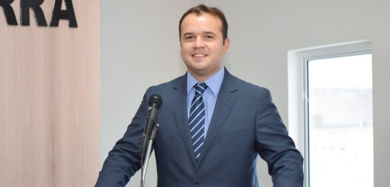 No vácuo do Gaeco e da PF, TCE dá prazo para prefeito preso apresentar documentação