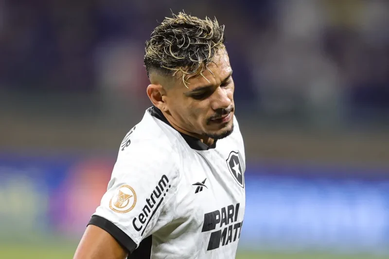 Tiquinho Soares será titular em Botafogo x Fluminense, pela 26ª rodada da Série A